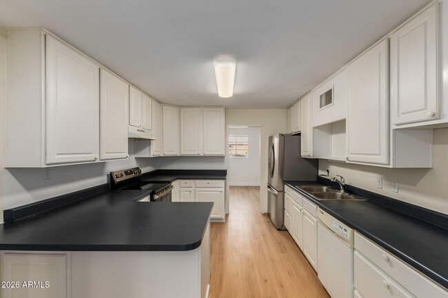 Building Photo - 2013 W San Juan Ave