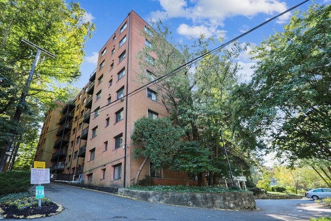 Building Photo - 7611 Maple Ave