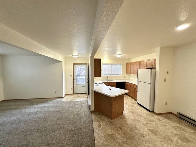 Building Photo - 321 Janet St