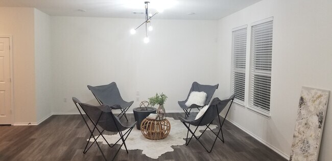 Building Photo - 6213 Albany Sleigh Dr