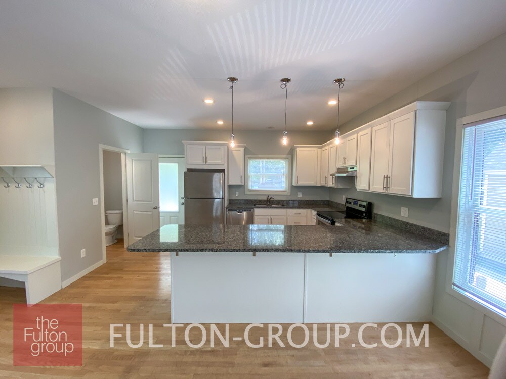 Building Photo - 336 Donald Plz SE