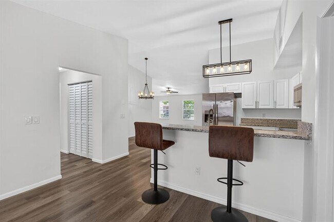 Building Photo - 5058 Canal Cir E