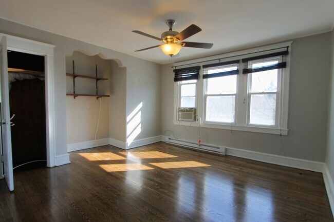 Building Photo - 624 Wendover St