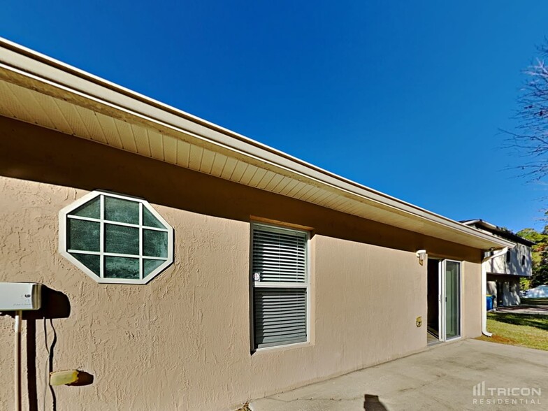 Building Photo - 11353 Nettlebrook St E