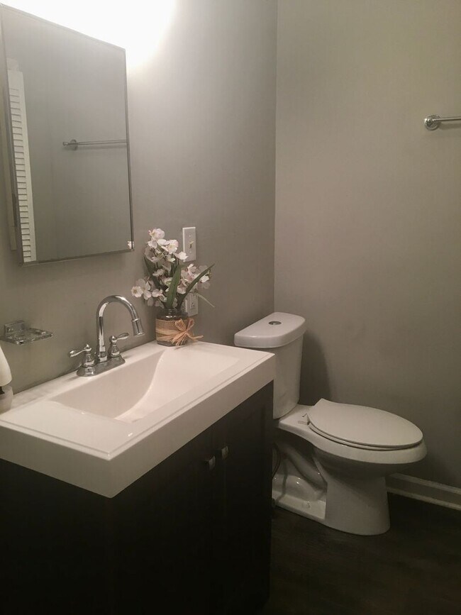 Building Photo - LARGE 3 bedroom + flex room,  2 bath home!!!