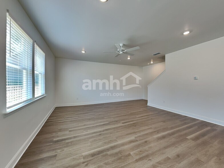 Building Photo - 955 Carnelian Ln