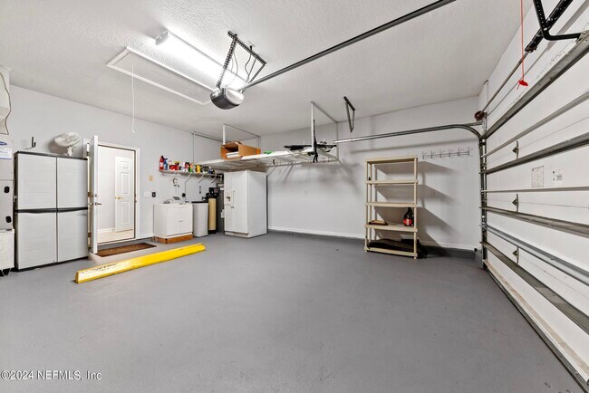 Building Photo - 7851 Heather Lake Ct E