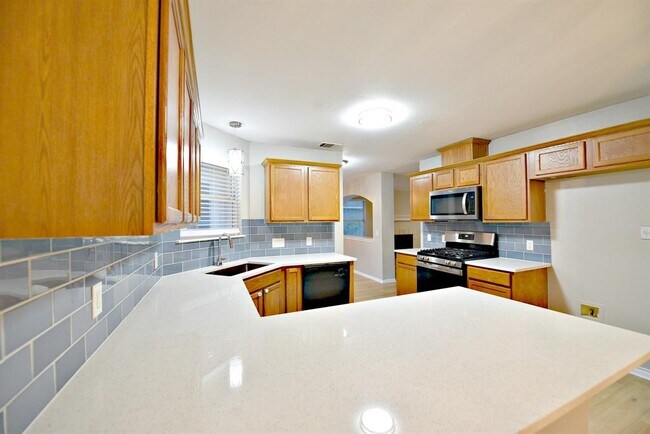 Building Photo - 610 Sparkling Brook Ln