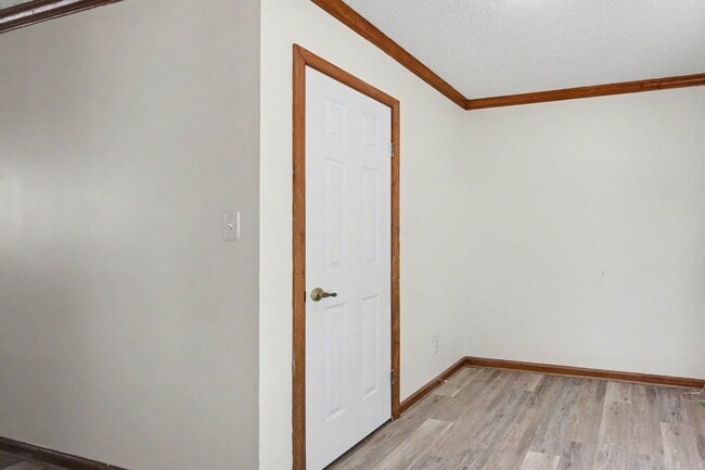 Building Photo - Updated 2BR Home Near Transit with Private Fenced Yard in Newport News