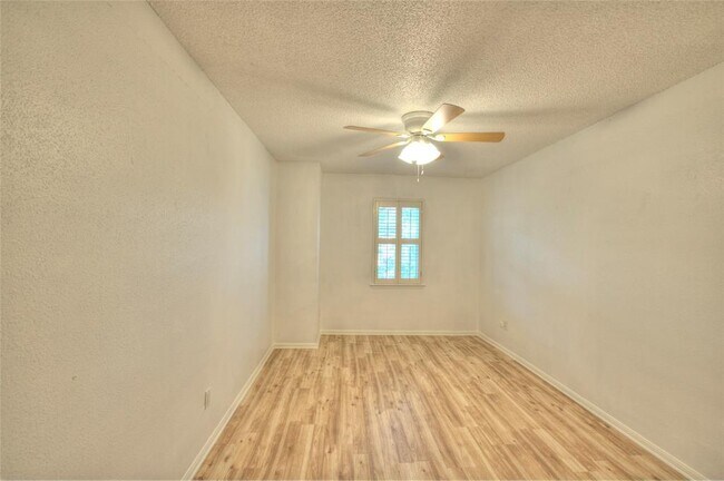 Building Photo - 1141 Country Pl Dr