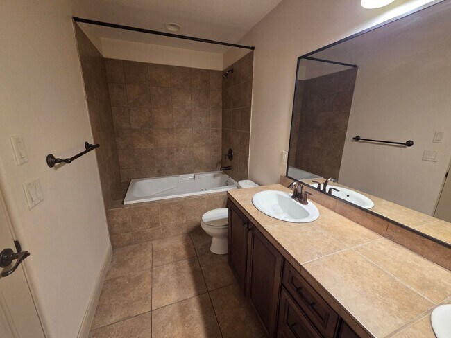 Building Photo - Shadow Ridge 3 Bedroom