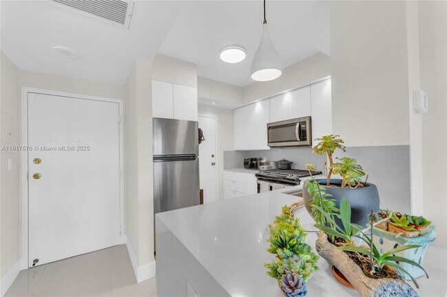 Building Photo - 700 Biltmore Way