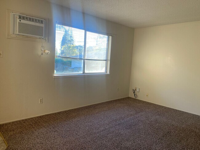 Building Photo - 2868003/60