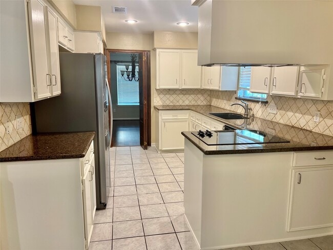 Building Photo - 10719 Creektree Dr