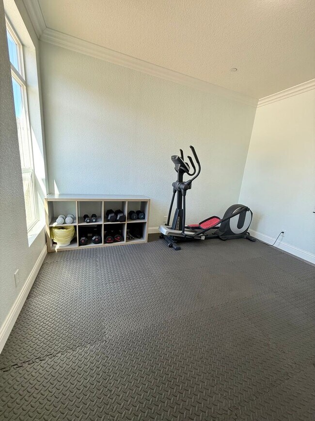 Building Photo - BEAUTIFUL 4 BEDROOM 2 BATH HOME IN ARROYO ...