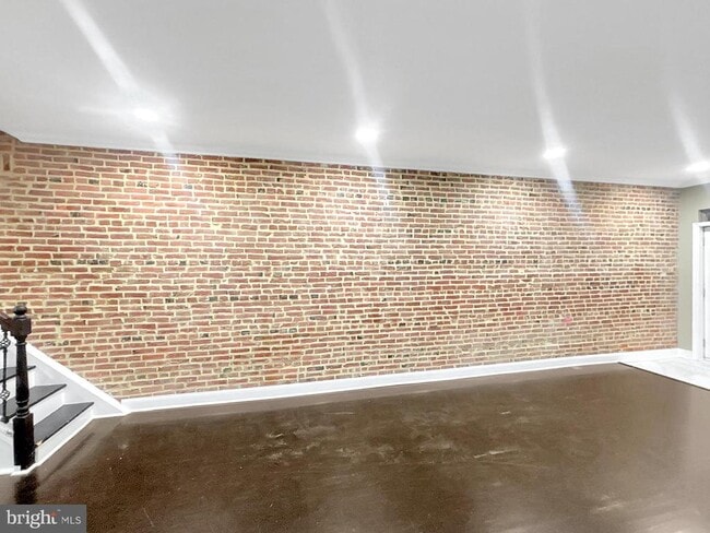 Building Photo - 1026 W Fayette St