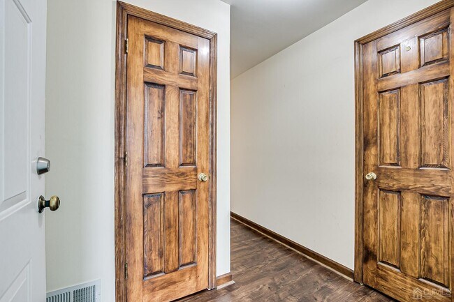 Building Photo - 135 Beverly Hl Ter