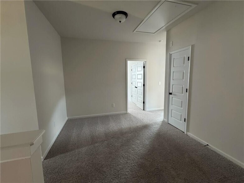 Building Photo - 423 Perth Dr