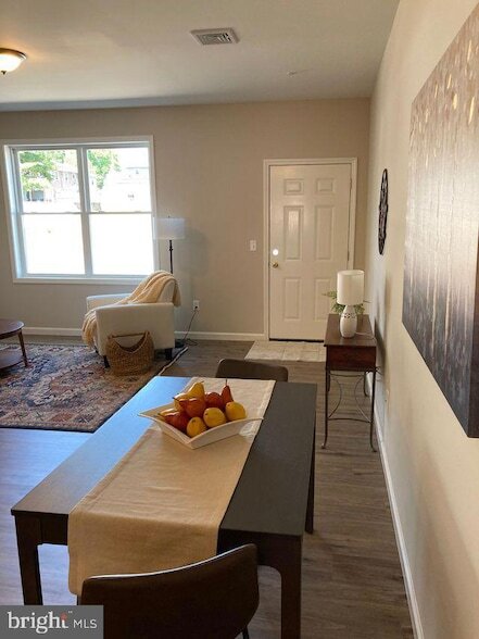 Building Photo - 376 E Main St