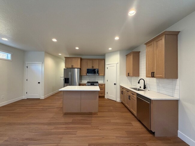Building Photo - Gorgeous, Brand New 3 bed, 2.5 ba- Southridge Location!