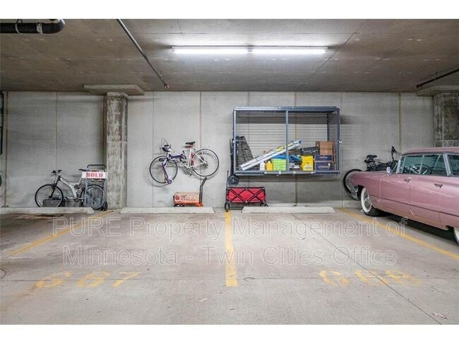 Building Photo - 240 Spring St