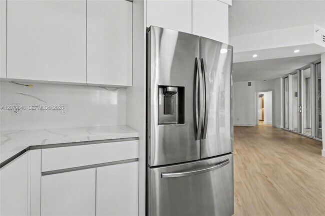 Building Photo - 731 Crandon Blvd
