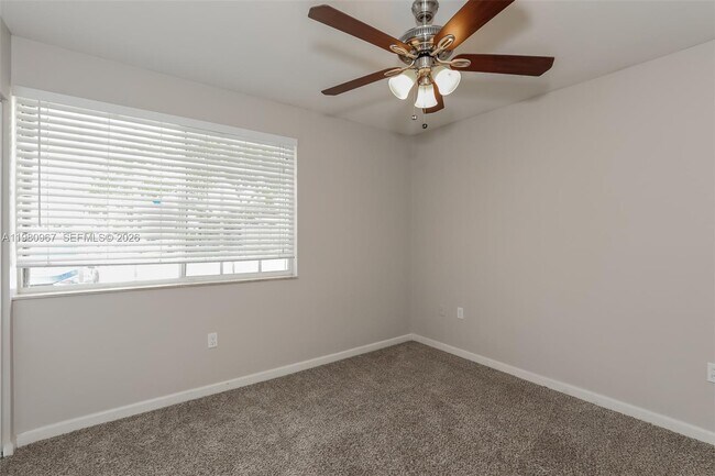 Building Photo - 809 SW 8th Ave