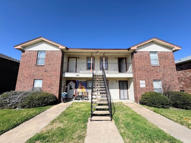 Building Photo - 1003 Circle M Dr