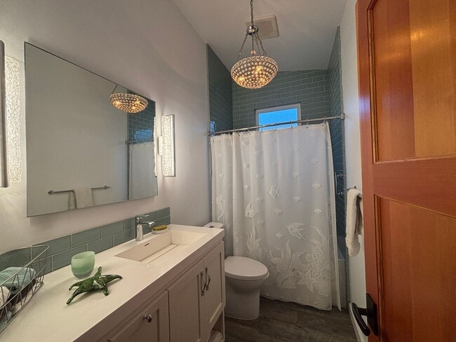 Building Photo - 2 Bed/2 Bath Oceanside Charmer!