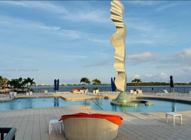 Building Photo - 1800 NE 114th St