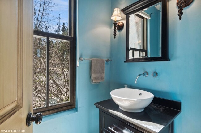 Building Photo - Charming 4 bedroom Home in Whitefish on 3 Acres