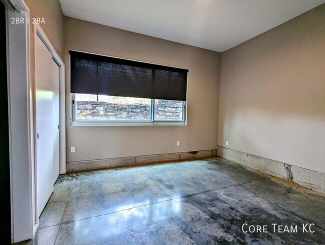 Building Photo - LARGE two bedroom