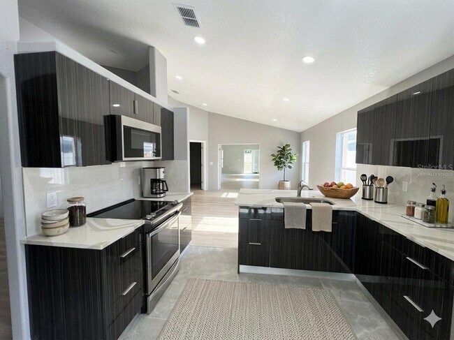 Building Photo - 51 Sura Blvd