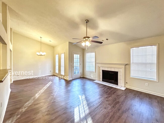 Building Photo - 3750 Greenbrook Dr