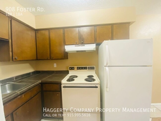 Building Photo - 908 Foster Rd