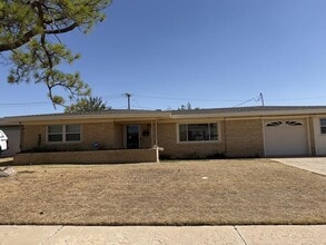 Building Photo - 1620 E Everglade Ave