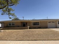 Building Photo - 1620 E Everglade Ave