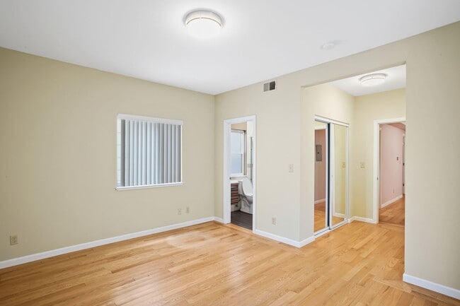 Building Photo - Spacious 3Bd/2Ba in SF Richmond District!