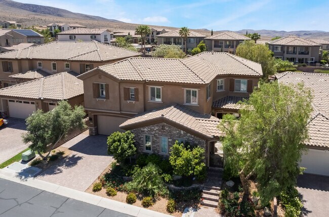 Building Photo - Elegant model home at Club Madeira!