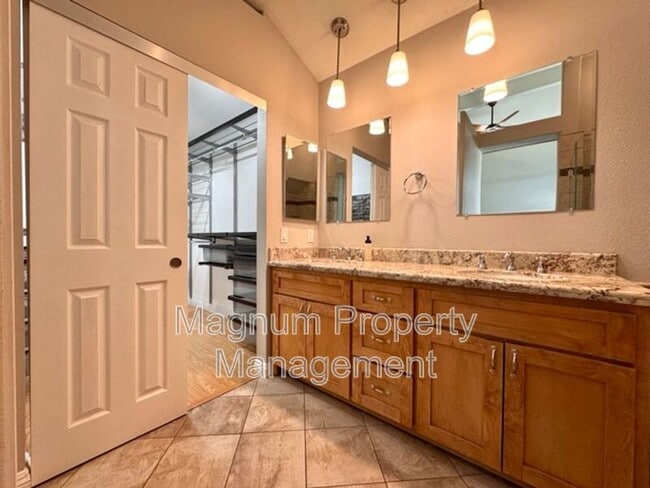 Building Photo - 25483 Blackthorne Dr