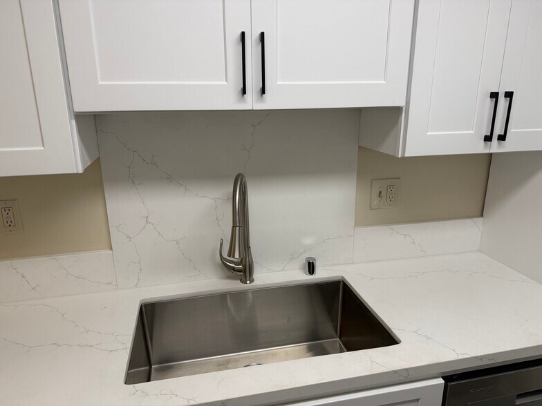 Custom quartz counters - 9920 Jordan Ave