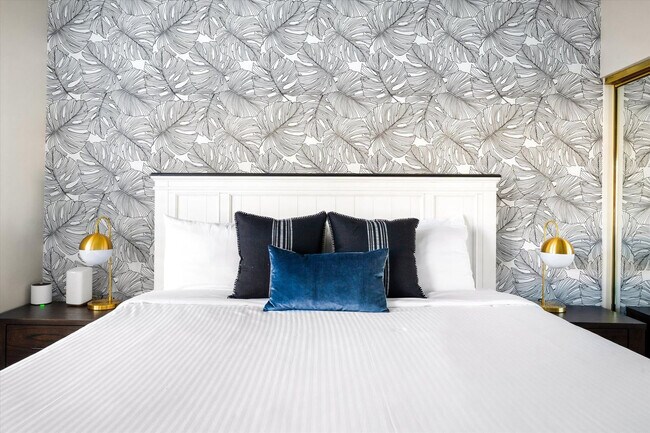 Building Photo - 5604 E Beverly Ln