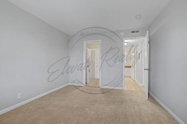 Building Photo - Two Bedroom Condo, 2nd Floor, across from Madison Park with stackable washer/dryer!