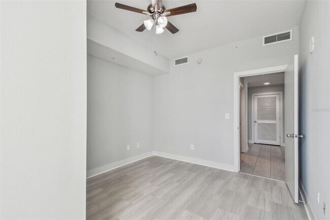 Building Photo - 1208 E Kennedy Blvd