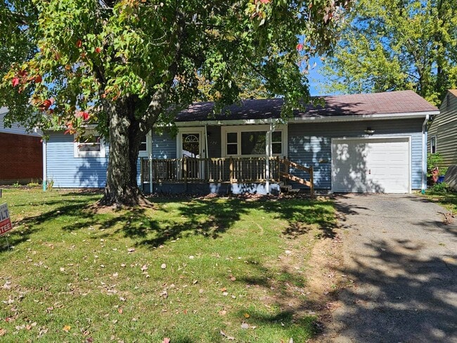 Primary Photo - 124 W Josie Ave