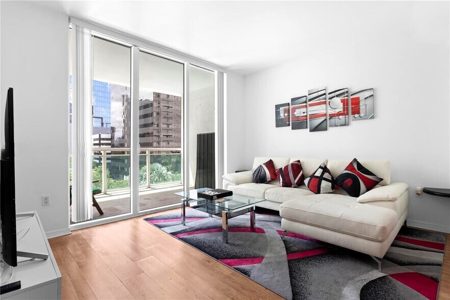 Building Photo - 950 Brickell Bay Dr