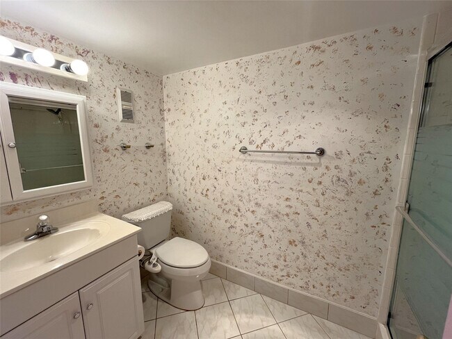 Building Photo - 9501 Seagrape Dr