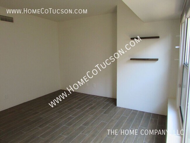 Building Photo - 3668 N Royal Prince Ct. Move in June 3