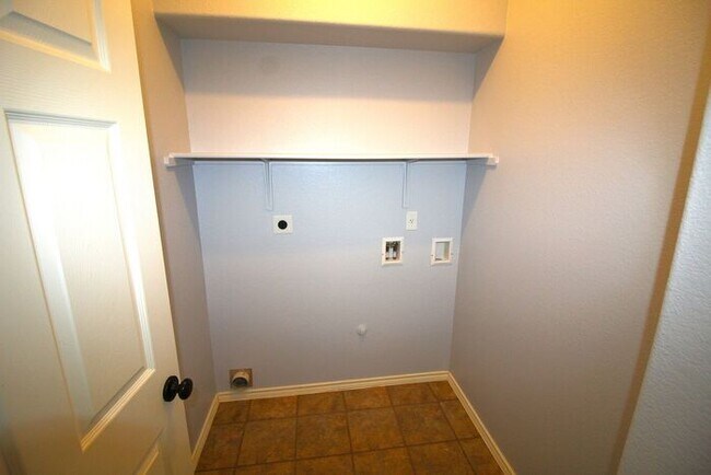 Building Photo - 6707 Rosita Oak Dr