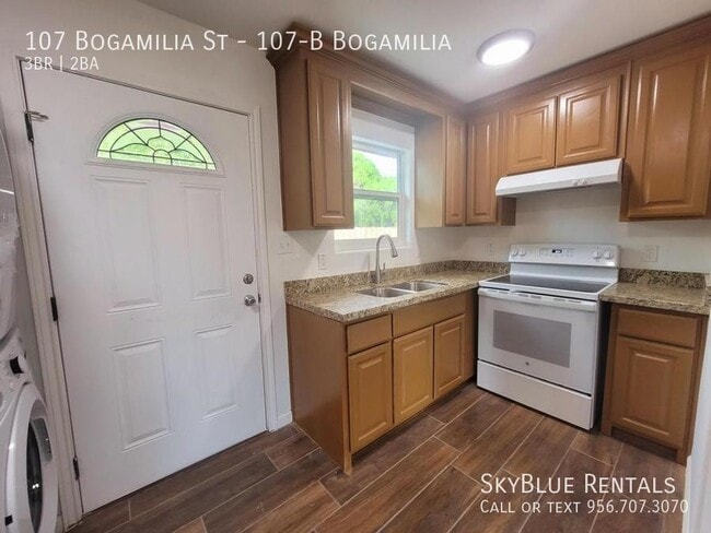 Building Photo - 107 Bogamilia St